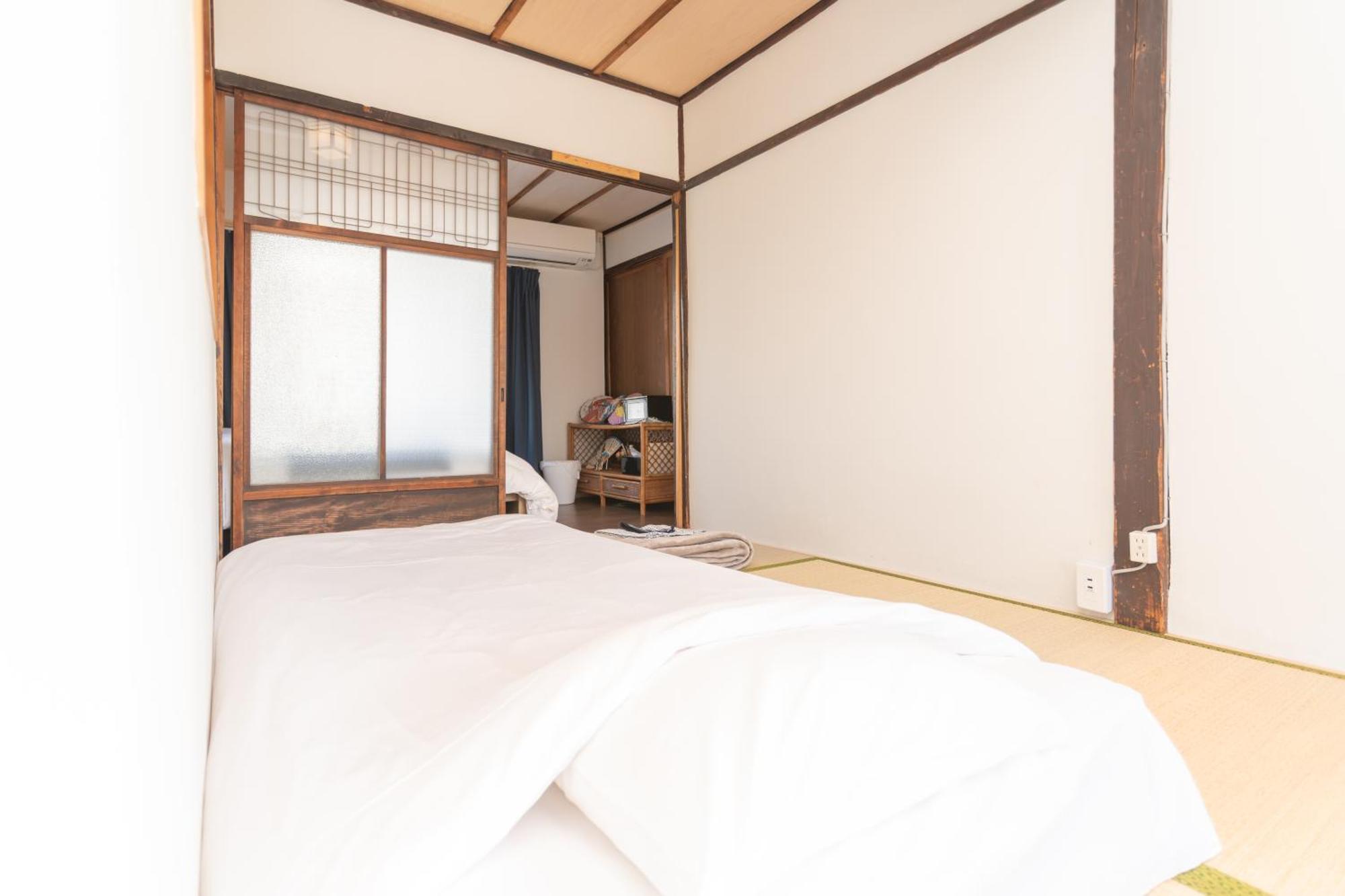 Guesthouse Oneworld Shijo四条京町屋 Киото Экстерьер фото
